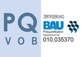Blaues PQ VOB-Logo neben BAU-Zertifizierung mit Registrierungsnummer 010.035370.
